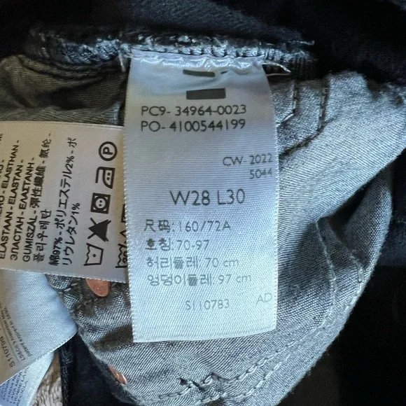 Levi’s Wedgie Straight Jeans - marked 28, fit like 24-25 - Picture 7 of 7